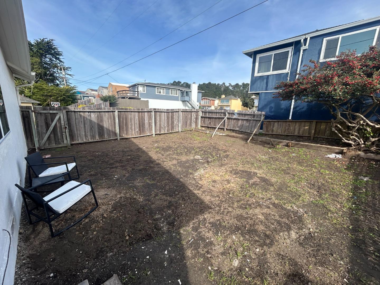 Detail Gallery Image 21 of 23 For 265 Crestmoor Cir, Pacifica,  CA 94044 - 3 Beds | 1/1 Baths