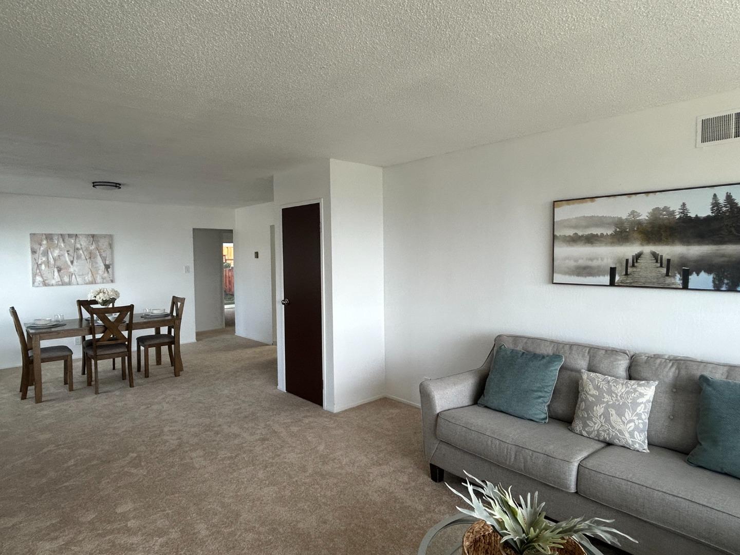 Detail Gallery Image 7 of 23 For 265 Crestmoor Cir, Pacifica,  CA 94044 - 3 Beds | 1/1 Baths