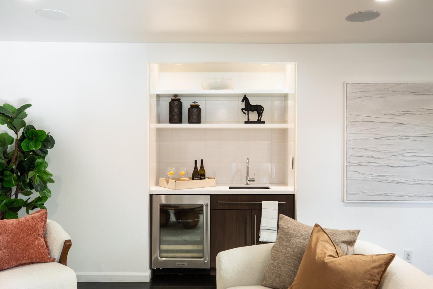 Detail Gallery Image 9 of 46 For 3594 Sunnymead Ct, San Jose,  CA 95117 - 5 Beds | 3 Baths