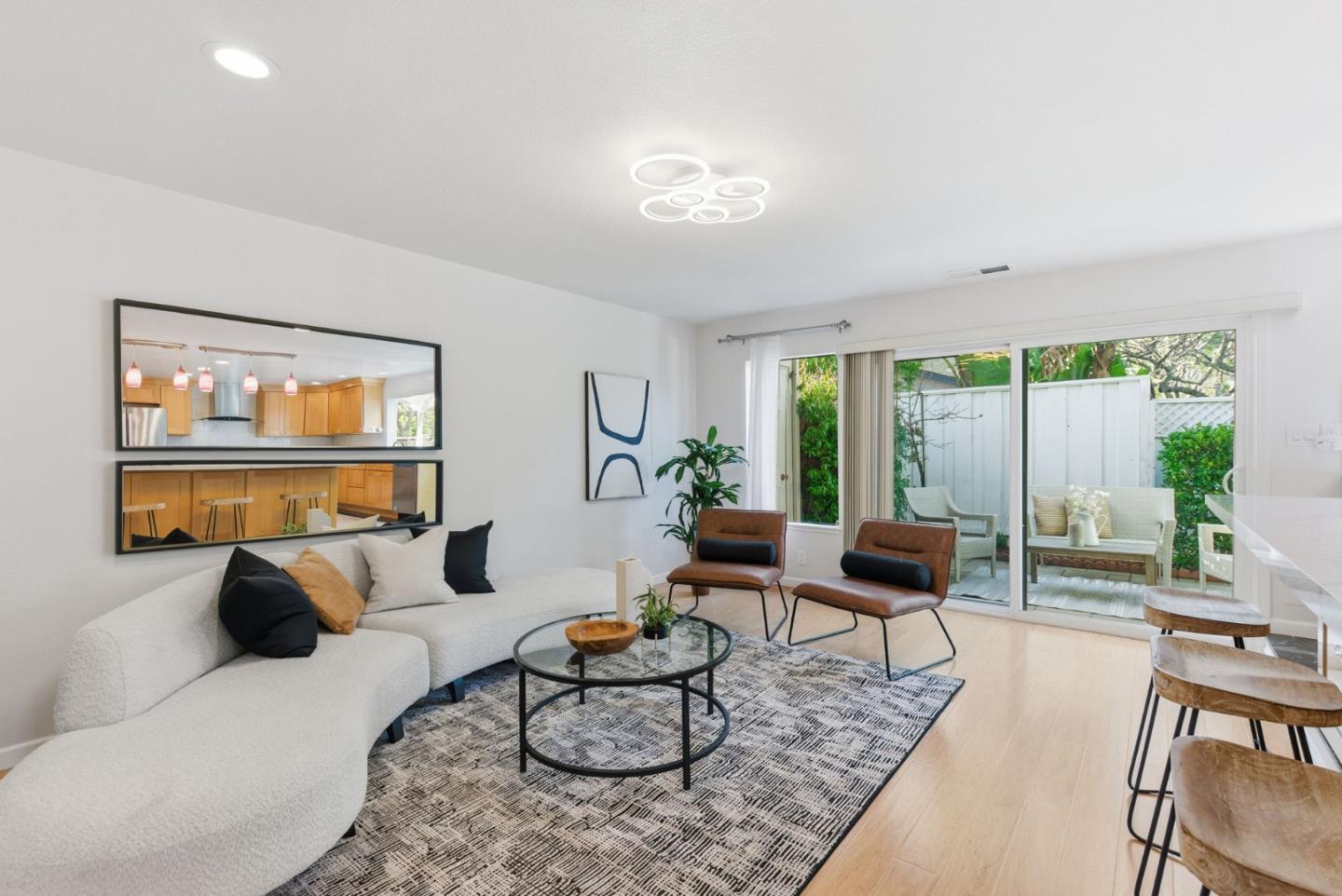 Detail Gallery Image 11 of 28 For 517 Martinique Dr, Redwood City,  CA 94065 - 4 Beds | 3 Baths