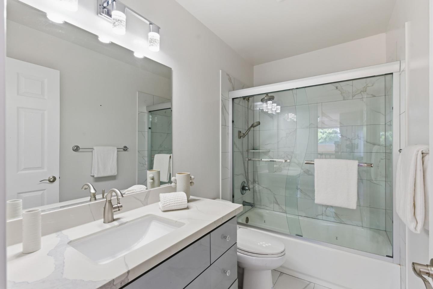 Detail Gallery Image 21 of 28 For 517 Martinique Dr, Redwood City,  CA 94065 - 4 Beds | 3 Baths