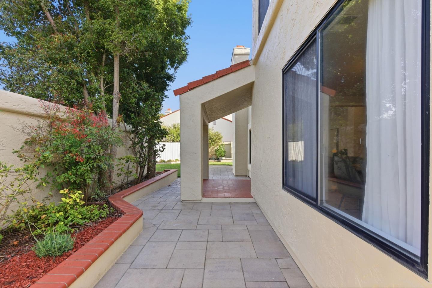 Detail Gallery Image 24 of 28 For 517 Martinique Dr, Redwood City,  CA 94065 - 4 Beds | 3 Baths