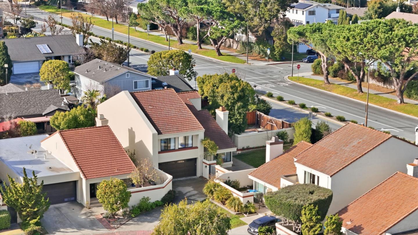 Detail Gallery Image 25 of 28 For 517 Martinique Dr, Redwood City,  CA 94065 - 4 Beds | 3 Baths