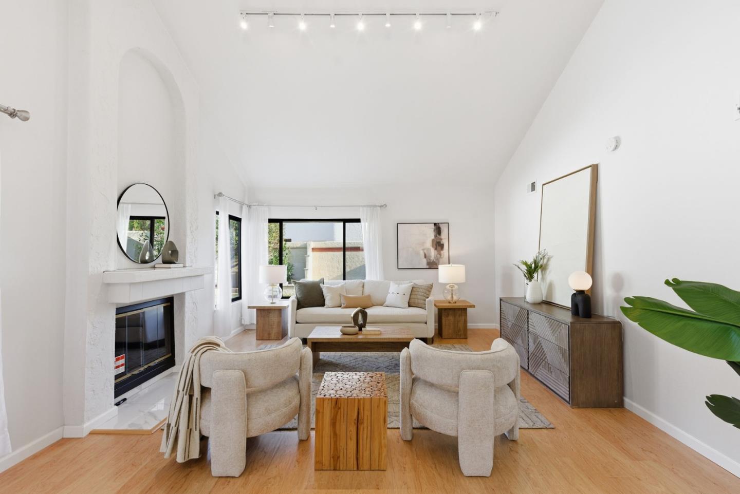 Detail Gallery Image 3 of 28 For 517 Martinique Dr, Redwood City,  CA 94065 - 4 Beds | 3 Baths