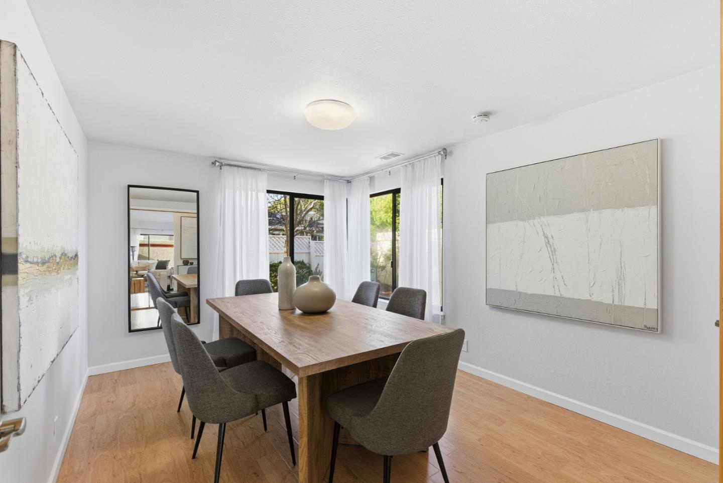 Detail Gallery Image 5 of 28 For 517 Martinique Dr, Redwood City,  CA 94065 - 4 Beds | 3 Baths