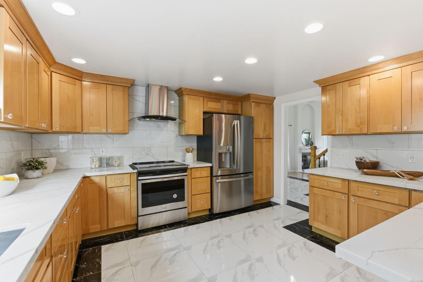 Detail Gallery Image 7 of 28 For 517 Martinique Dr, Redwood City,  CA 94065 - 4 Beds | 3 Baths