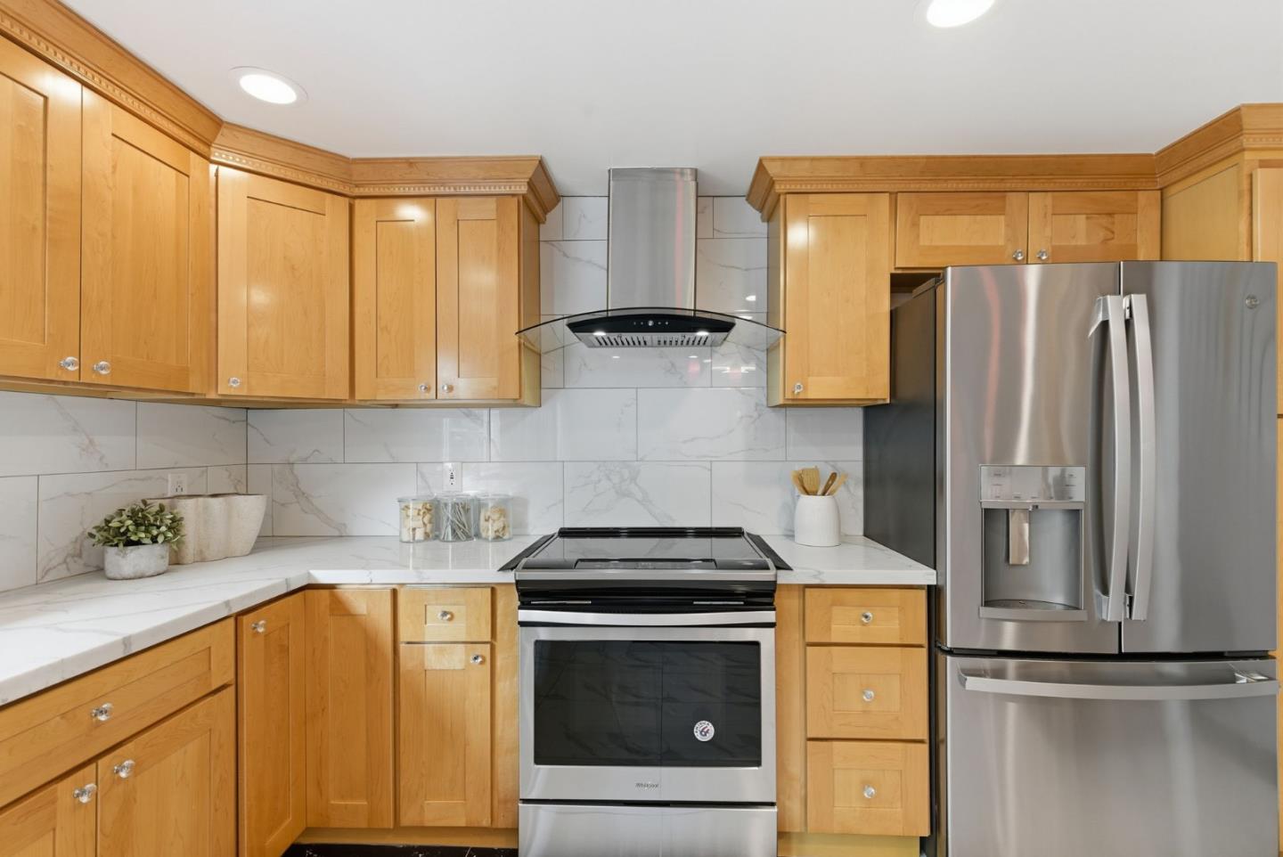 Detail Gallery Image 8 of 28 For 517 Martinique Dr, Redwood City,  CA 94065 - 4 Beds | 3 Baths