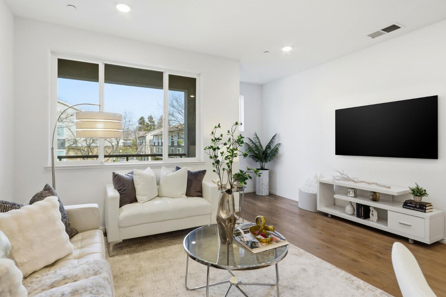 Detail Gallery Image 13 of 41 For 2580 Gimelli Way, San Jose,  CA 95133 - 3 Beds | 3 Baths