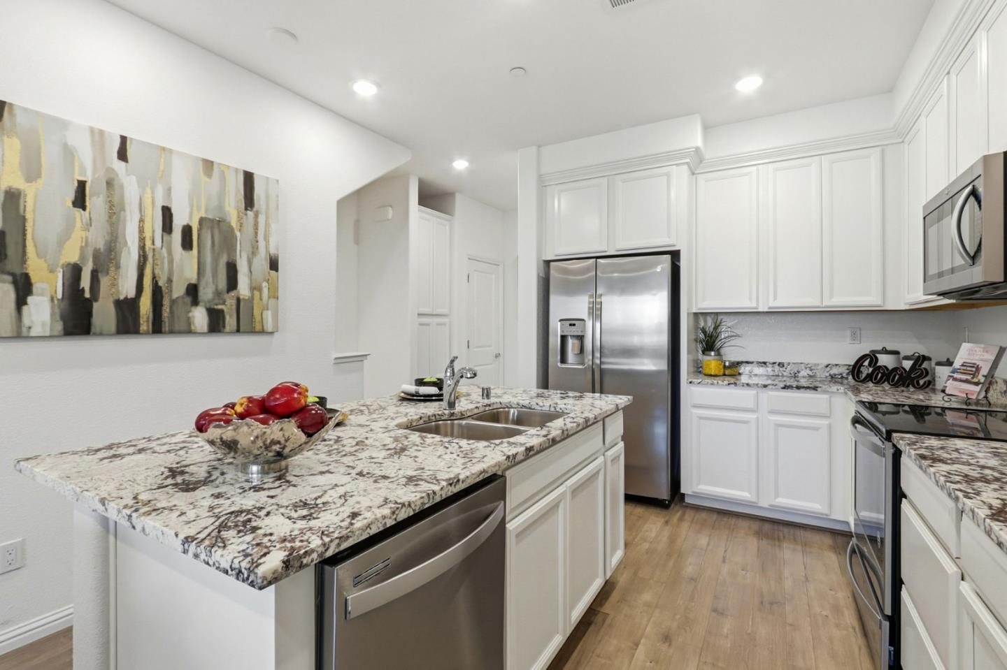 Detail Gallery Image 7 of 41 For 2580 Gimelli Way, San Jose,  CA 95133 - 3 Beds | 3 Baths