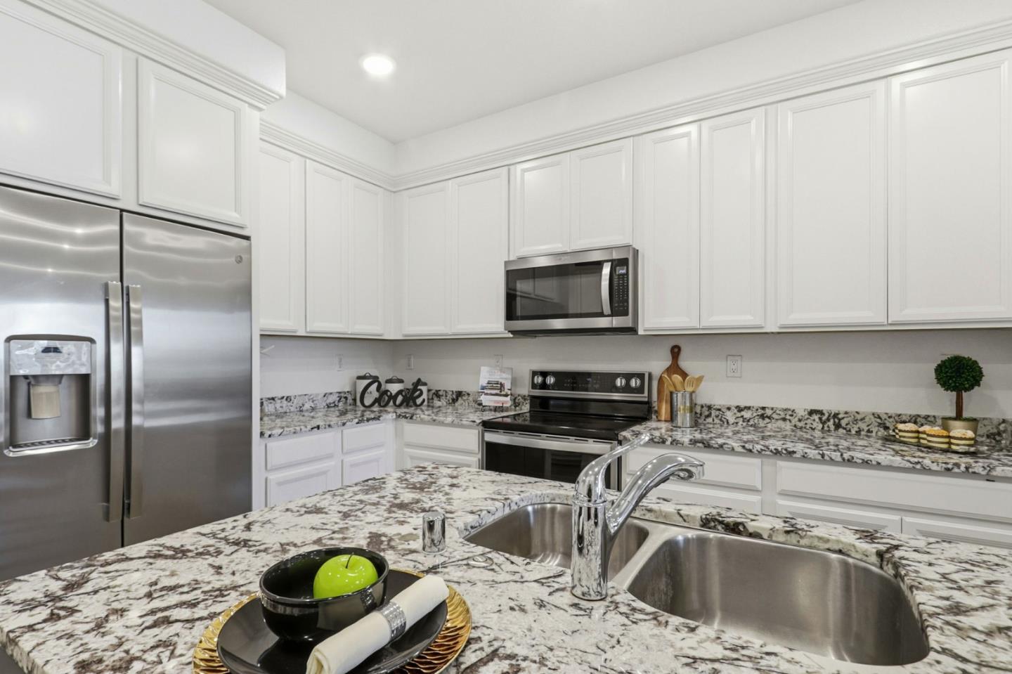 Detail Gallery Image 8 of 41 For 2580 Gimelli Way, San Jose,  CA 95133 - 3 Beds | 3 Baths