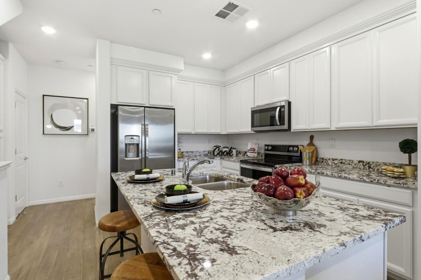 Detail Gallery Image 9 of 41 For 2580 Gimelli Way, San Jose,  CA 95133 - 3 Beds | 3 Baths