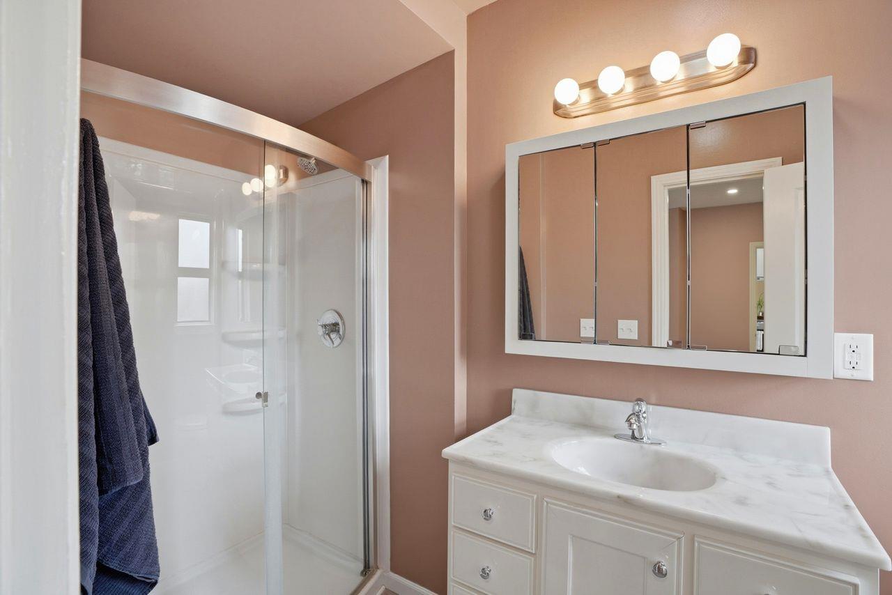 Detail Gallery Image 15 of 22 For 333 Hawthorne St, Salinas,  CA 93901 - 3 Beds | 2 Baths