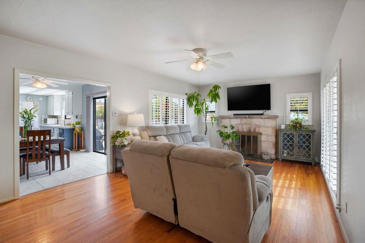 Detail Gallery Image 3 of 22 For 333 Hawthorne St, Salinas,  CA 93901 - 3 Beds | 2 Baths