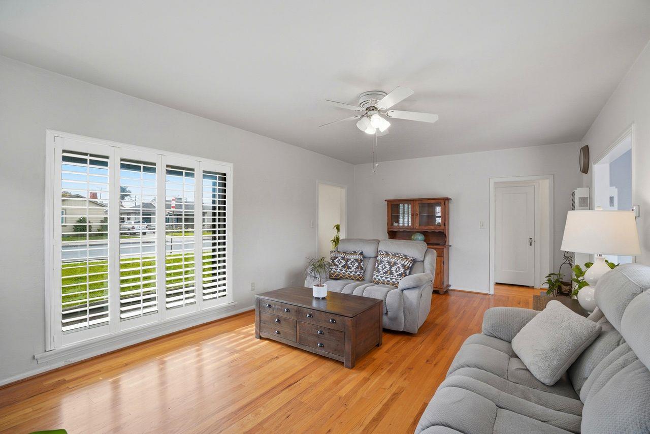 Detail Gallery Image 4 of 22 For 333 Hawthorne St, Salinas,  CA 93901 - 3 Beds | 2 Baths