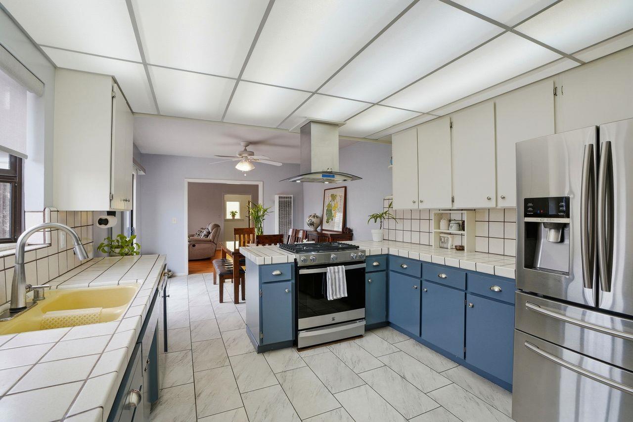 Detail Gallery Image 7 of 22 For 333 Hawthorne St, Salinas,  CA 93901 - 3 Beds | 2 Baths