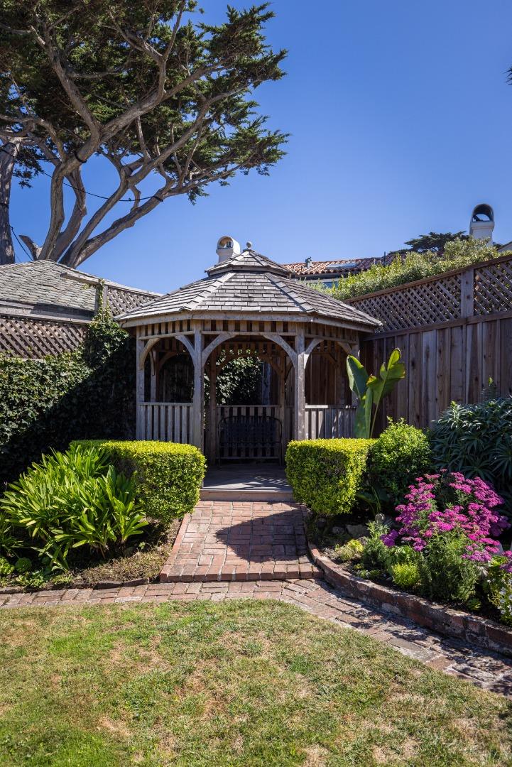 Detail Gallery Image 13 of 30 For 26177 Scenic Rd, Carmel,  CA 93923 - 3 Beds | 2 Baths