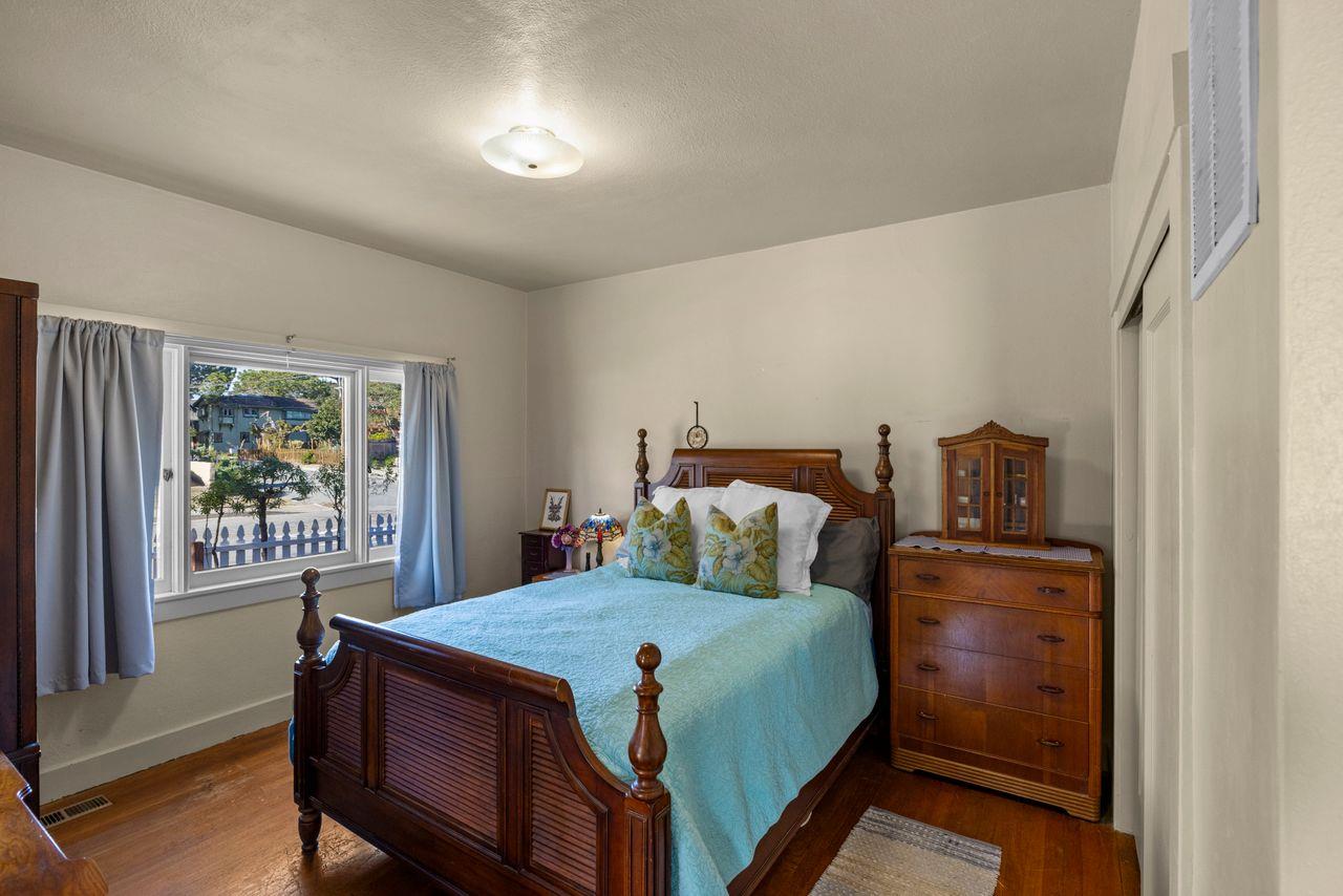 Detail Gallery Image 12 of 38 For 851 Laurel Ave, Pacific Grove,  CA 93950 - 3 Beds | 1 Baths