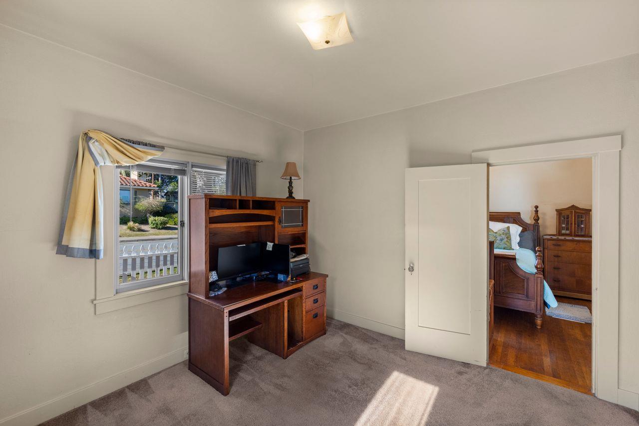 Detail Gallery Image 17 of 38 For 851 Laurel Ave, Pacific Grove,  CA 93950 - 3 Beds | 1 Baths