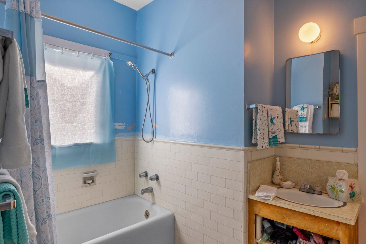 Detail Gallery Image 18 of 38 For 851 Laurel Ave, Pacific Grove,  CA 93950 - 3 Beds | 1 Baths