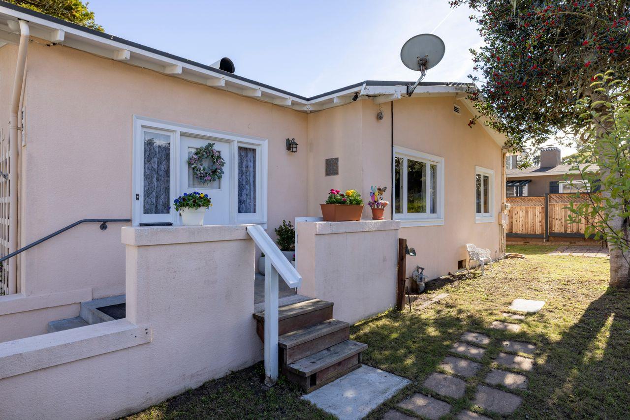 Detail Gallery Image 23 of 38 For 851 Laurel Ave, Pacific Grove,  CA 93950 - 3 Beds | 1 Baths