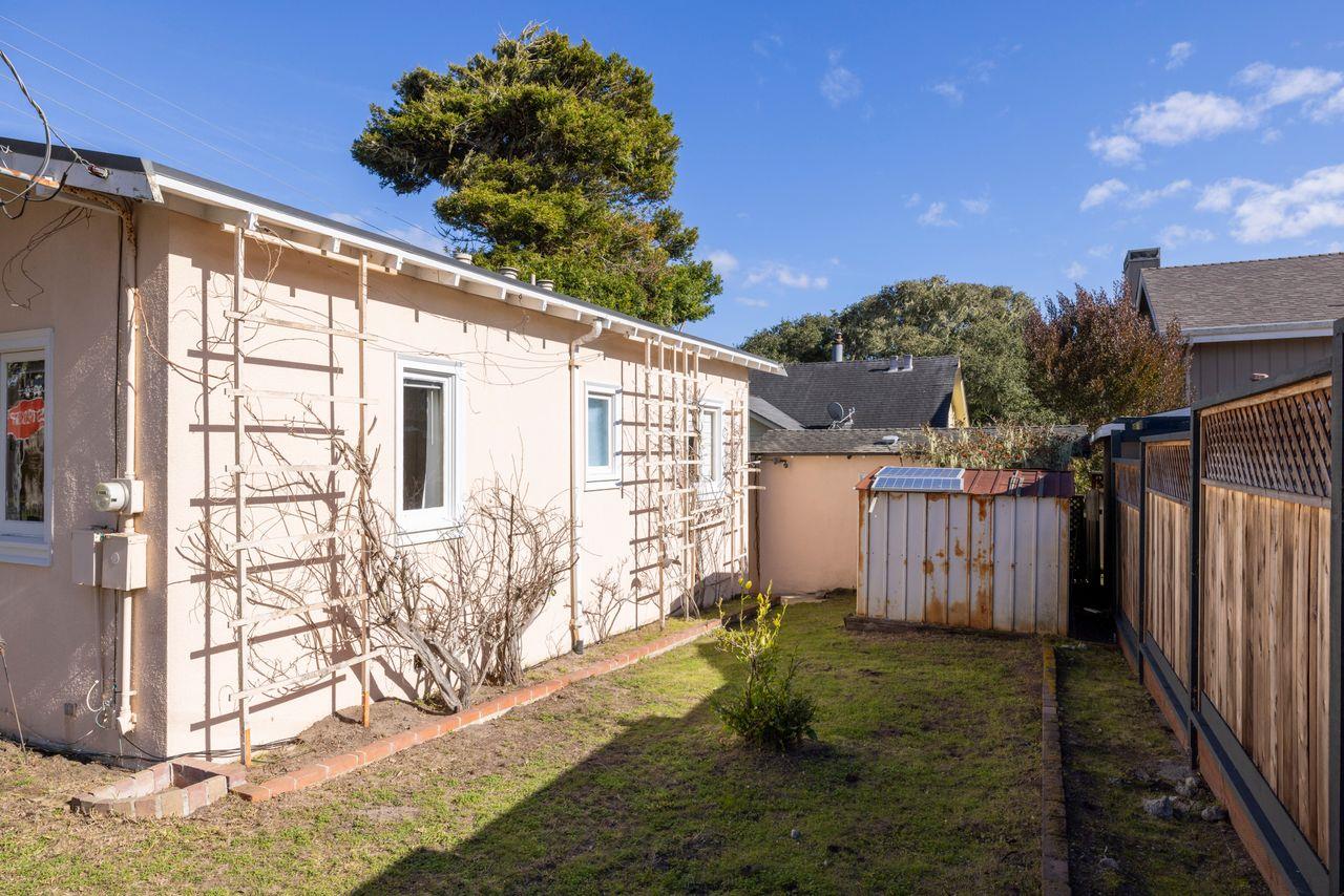 Detail Gallery Image 27 of 38 For 851 Laurel Ave, Pacific Grove,  CA 93950 - 3 Beds | 1 Baths