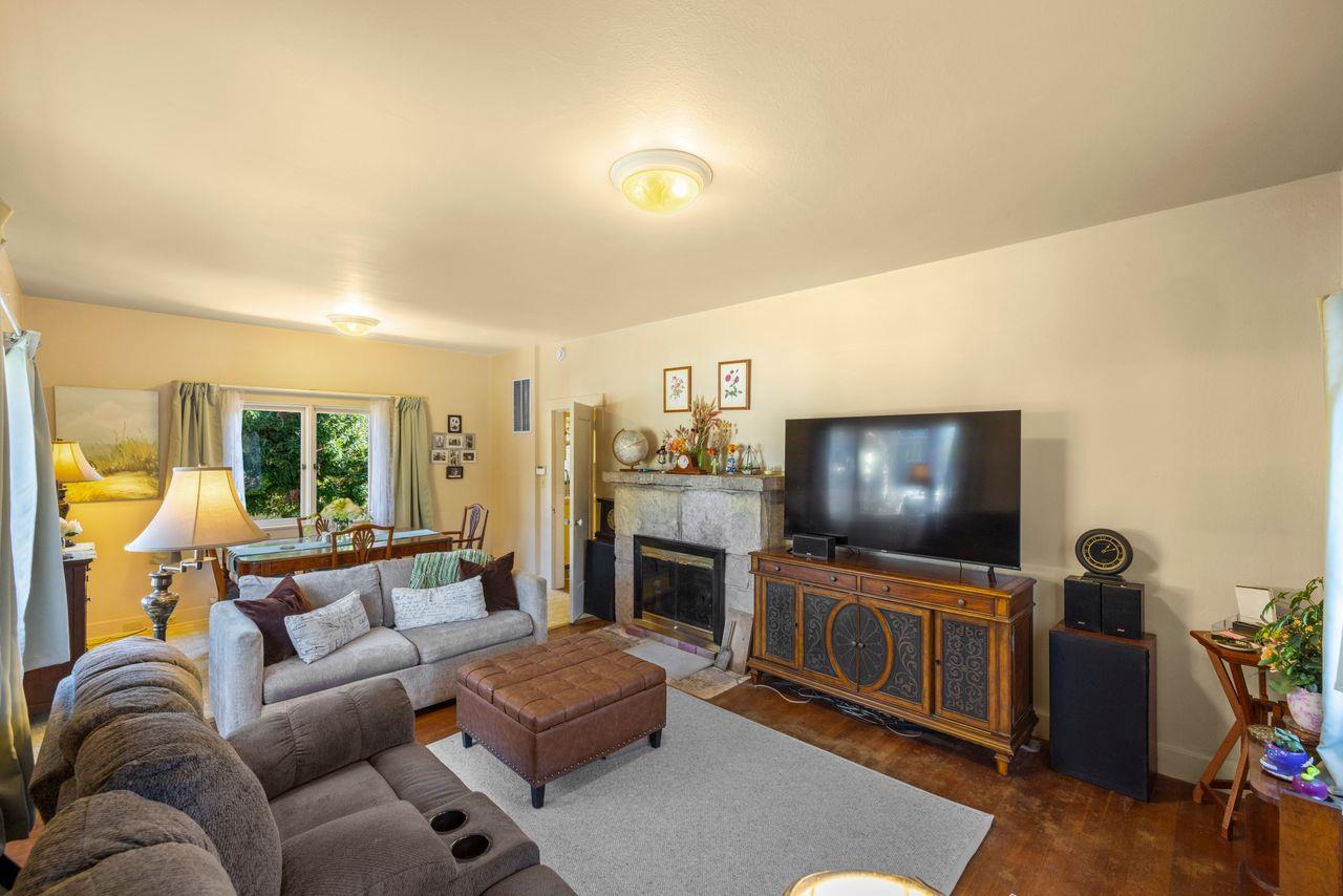 Detail Gallery Image 5 of 38 For 851 Laurel Ave, Pacific Grove,  CA 93950 - 3 Beds | 1 Baths