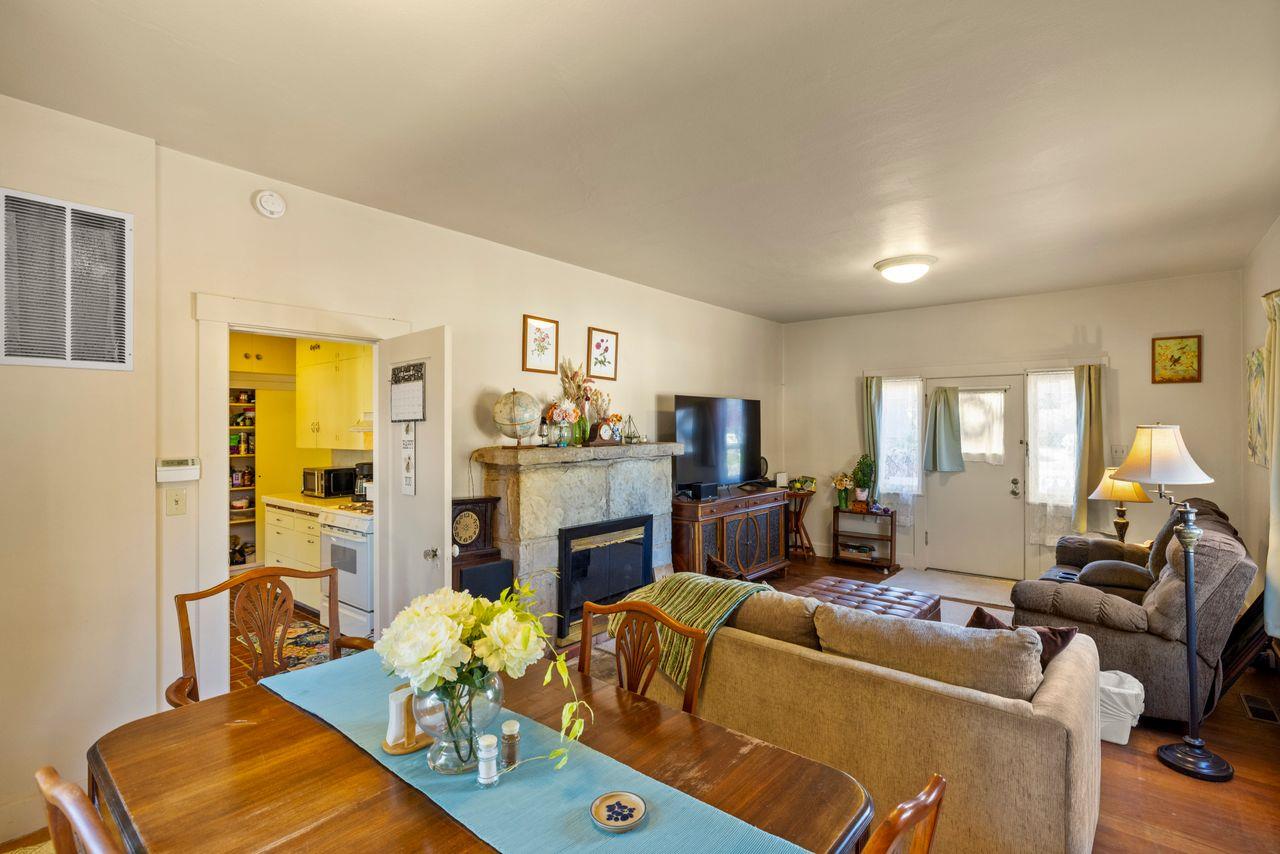 Detail Gallery Image 8 of 38 For 851 Laurel Ave, Pacific Grove,  CA 93950 - 3 Beds | 1 Baths