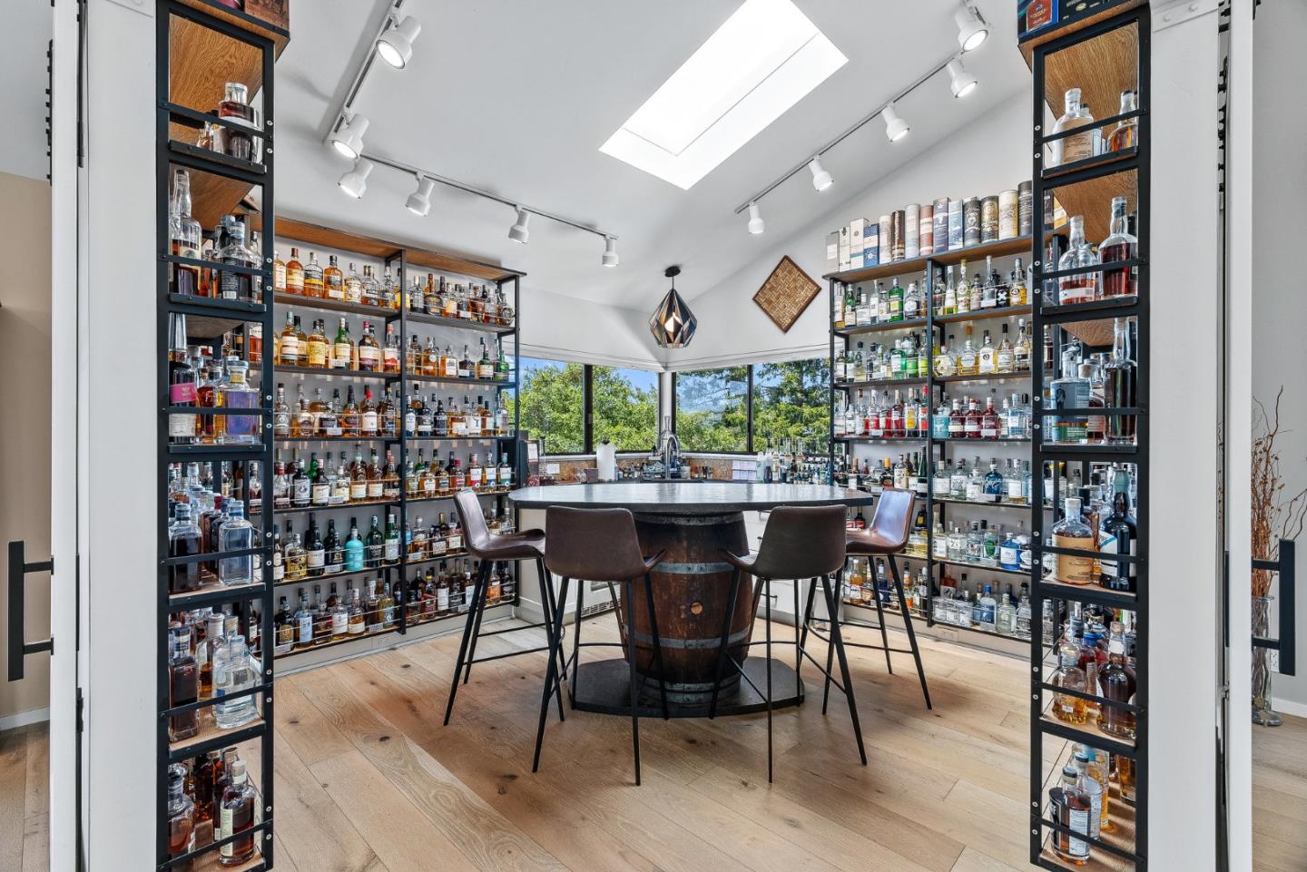 Detail Gallery Image 22 of 54 For 21 Kite Hill Rd, Santa Cruz,  CA 95060 - 3 Beds | 3/1 Baths