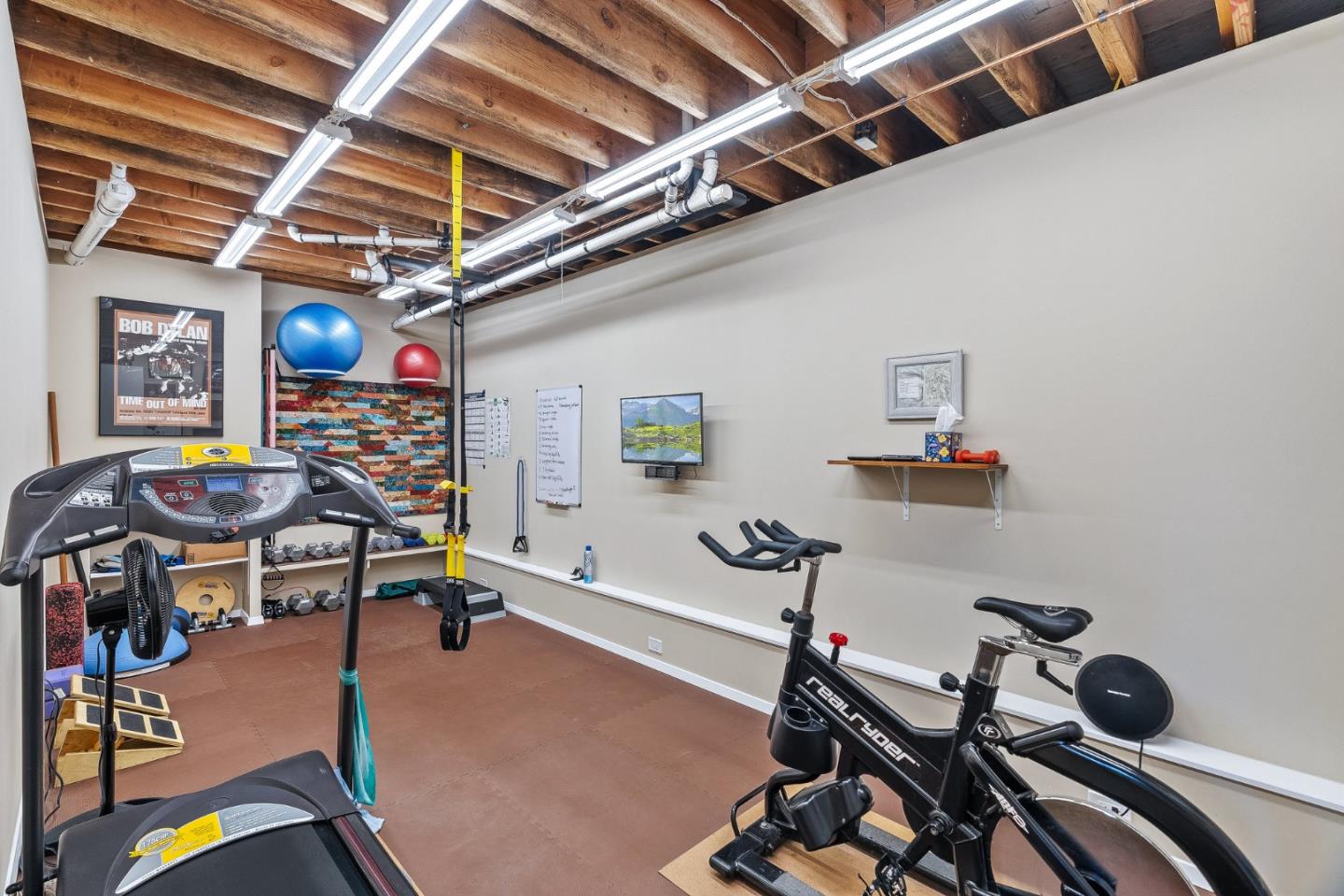 Detail Gallery Image 39 of 54 For 21 Kite Hill Rd, Santa Cruz,  CA 95060 - 3 Beds | 3/1 Baths