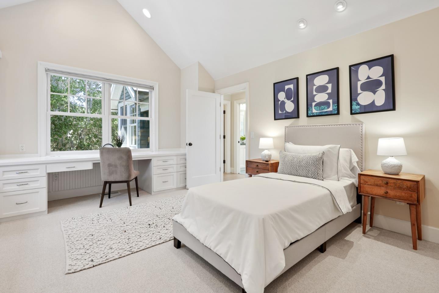 Detail Gallery Image 6 of 12 For 42 Camino Por Los Arboles, Atherton,  CA 94027 - 5 Beds | 3/2 Baths