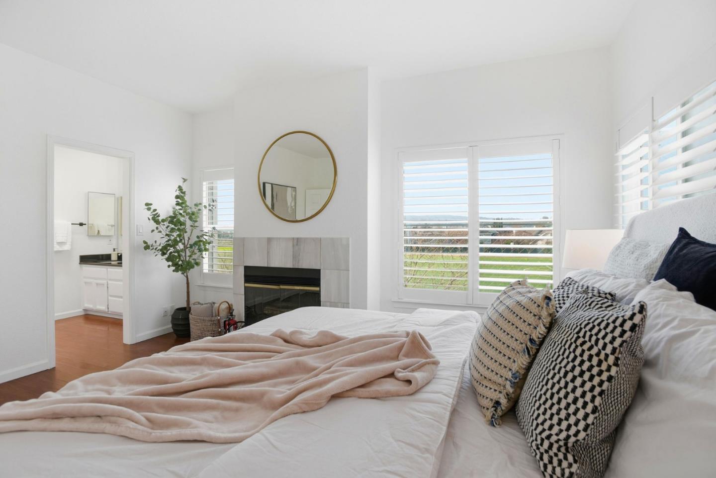 Detail Gallery Image 12 of 28 For 23 Dory Ln, Foster City,  CA 94404 - 2 Beds | 2/1 Baths