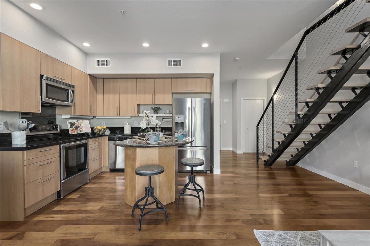 Detail Gallery Image 7 of 33 For 88 Bush St #3158,  San Jose,  CA 95126 - 1 Beds | 2 Baths