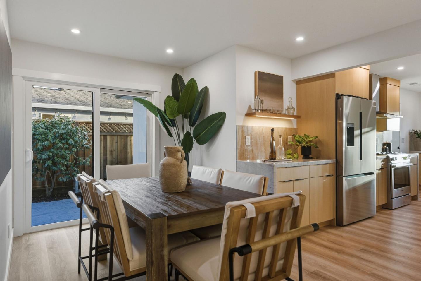 Detail Gallery Image 11 of 31 For 1621 Connecticut Dr, Redwood City,  CA 94061 - 3 Beds | 3 Baths