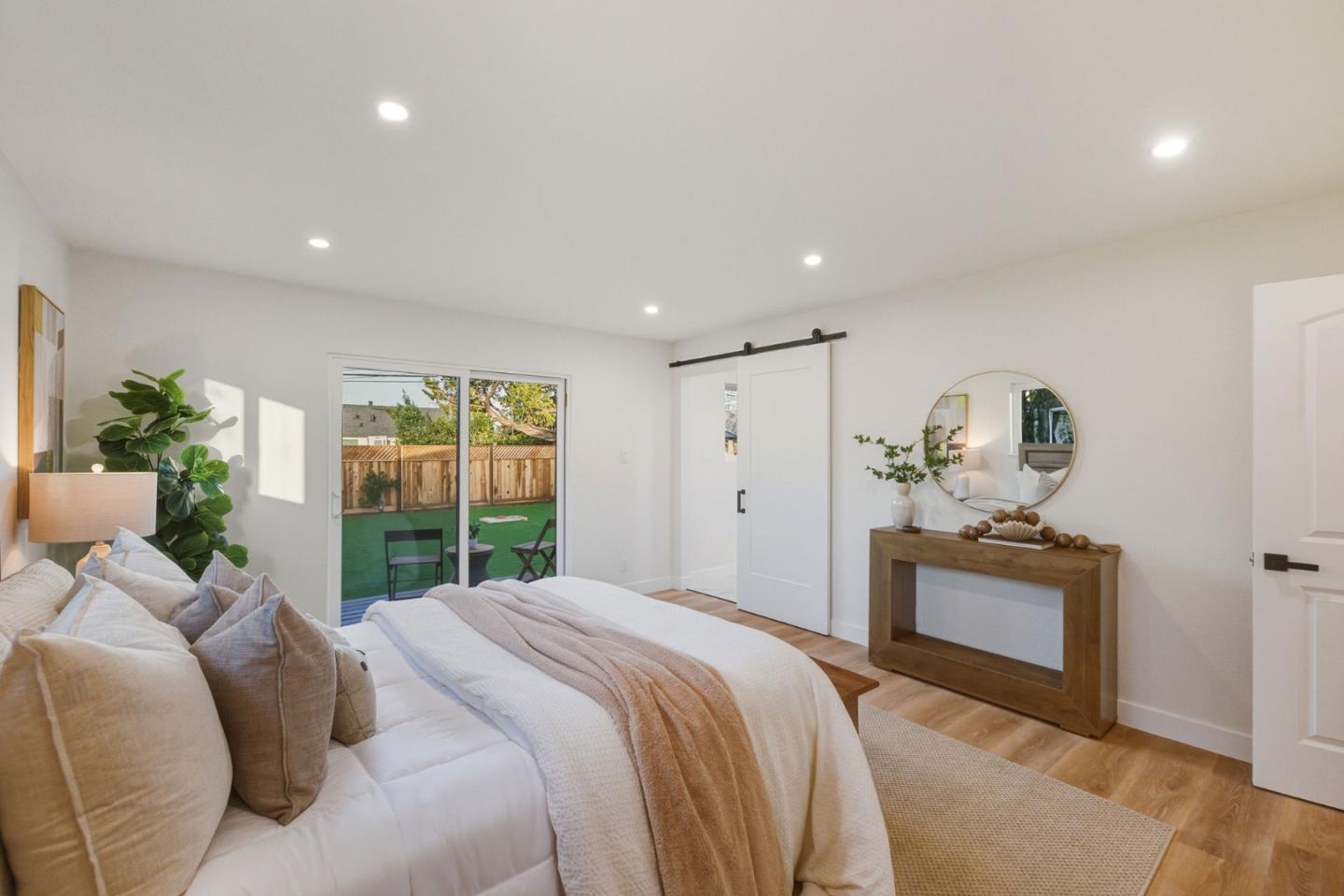 Detail Gallery Image 15 of 31 For 1621 Connecticut Dr, Redwood City,  CA 94061 - 3 Beds | 3 Baths