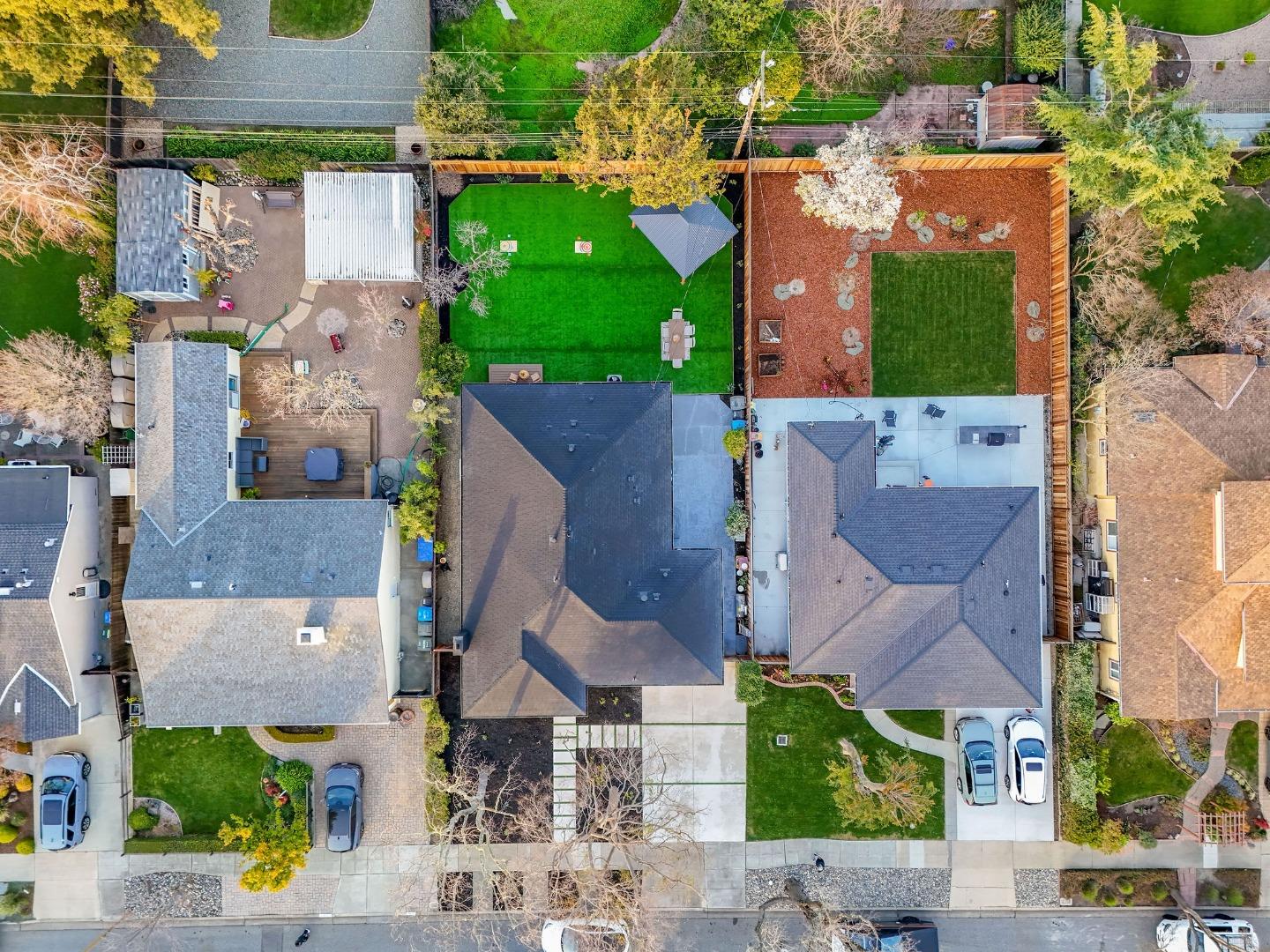 Detail Gallery Image 27 of 31 For 1621 Connecticut Dr, Redwood City,  CA 94061 - 3 Beds | 3 Baths