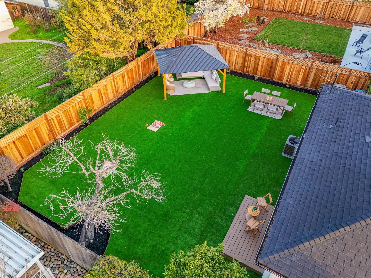 Detail Gallery Image 28 of 31 For 1621 Connecticut Dr, Redwood City,  CA 94061 - 3 Beds | 3 Baths