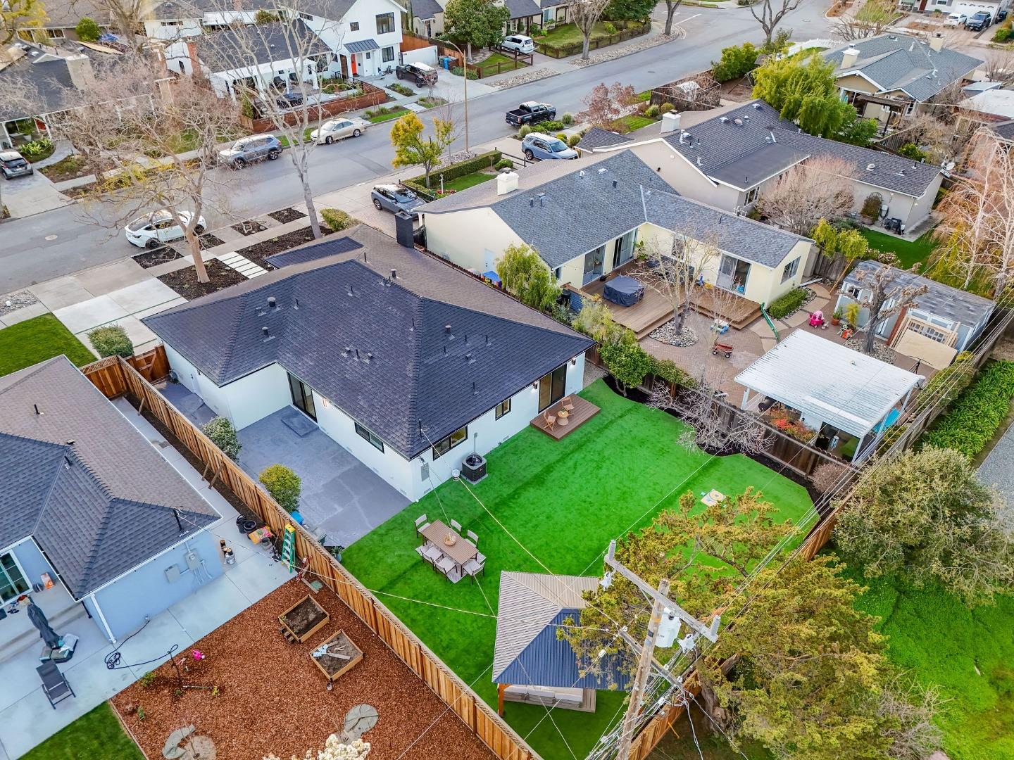 Detail Gallery Image 29 of 31 For 1621 Connecticut Dr, Redwood City,  CA 94061 - 3 Beds | 3 Baths