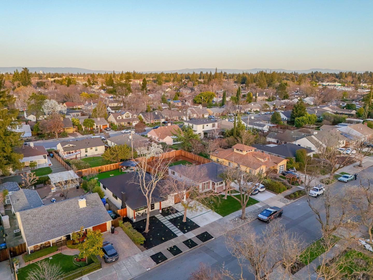 Detail Gallery Image 30 of 31 For 1621 Connecticut Dr, Redwood City,  CA 94061 - 3 Beds | 3 Baths