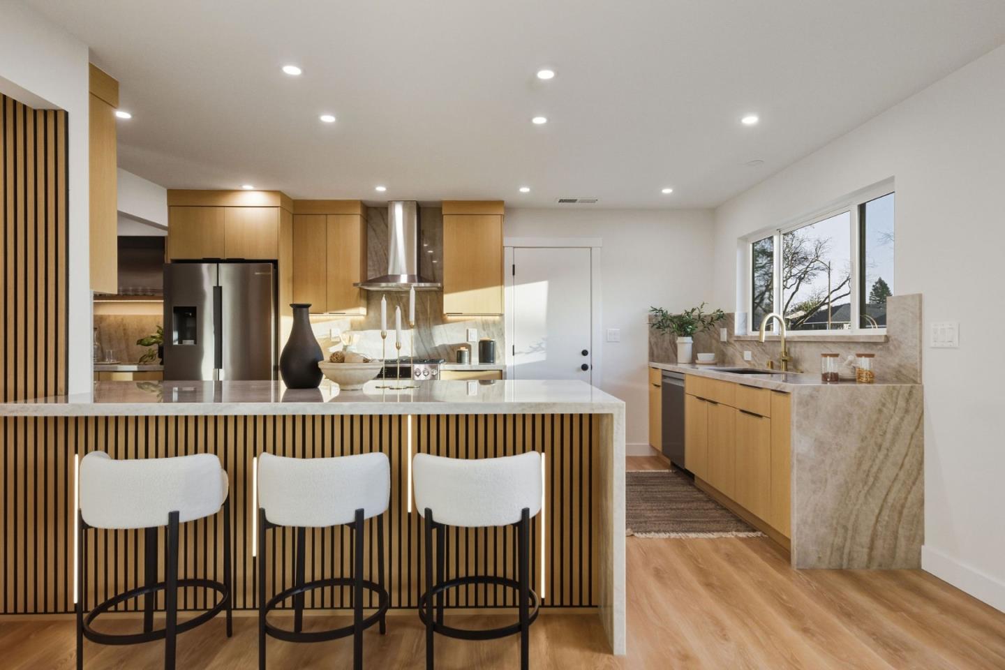 Detail Gallery Image 6 of 31 For 1621 Connecticut Dr, Redwood City,  CA 94061 - 3 Beds | 3 Baths