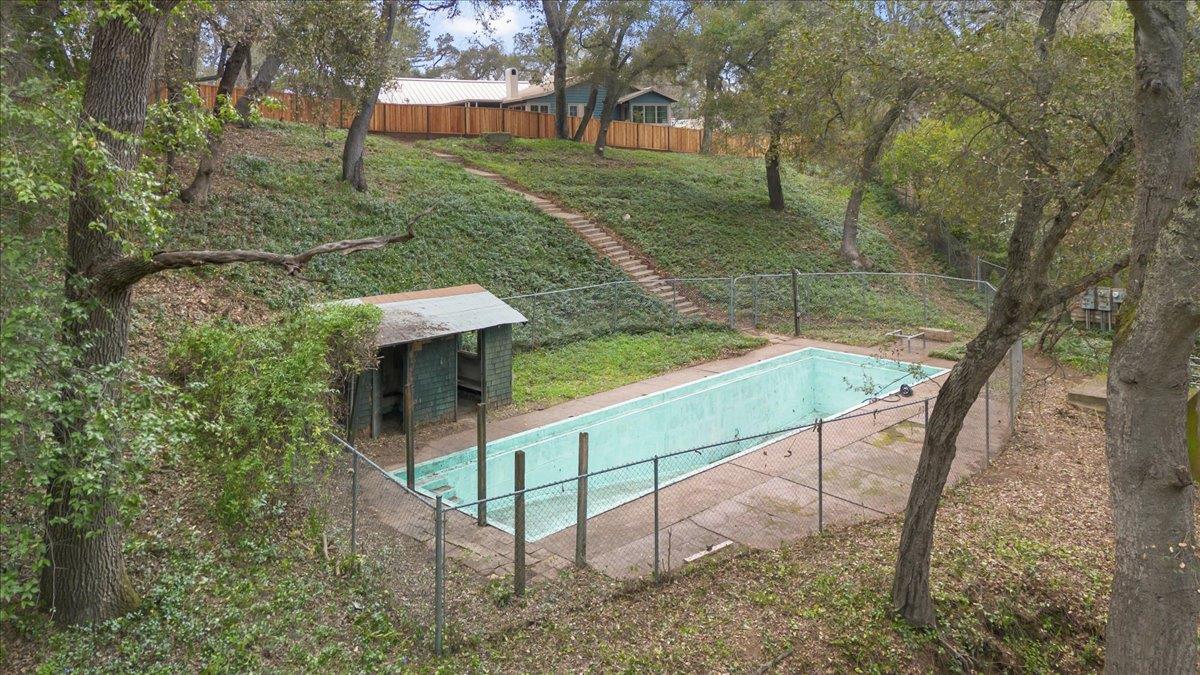 Detail Gallery Image 20 of 32 For 16235 W Ellenwood Ave, Monte Sereno,  CA 95030 - – Beds | – Baths