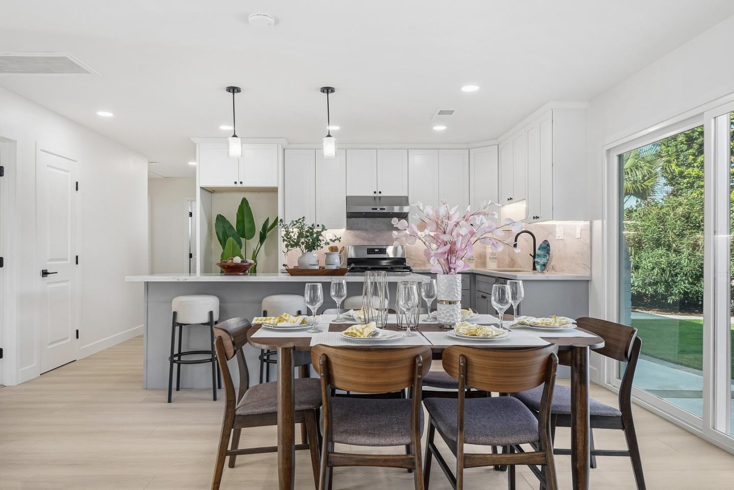 Detail Gallery Image 4 of 37 For 5083 Miramar Ave, San Jose,  CA 95129 - 4 Beds | 2/1 Baths