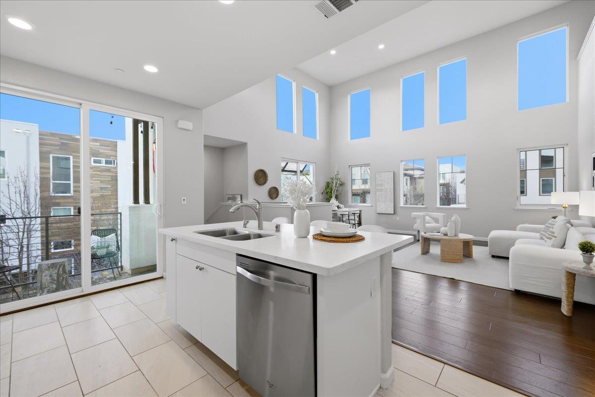 Detail Gallery Image 12 of 65 For 218 William Manly St #2,  San Jose,  CA 95136 - 3 Beds | 2 Baths