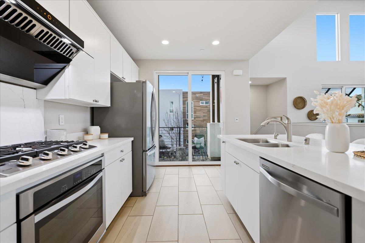 Detail Gallery Image 13 of 65 For 218 William Manly St #2,  San Jose,  CA 95136 - 3 Beds | 2 Baths