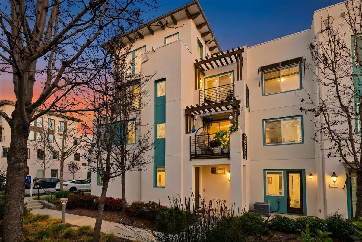 Detail Gallery Image 2 of 65 For 218 William Manly St #2,  San Jose,  CA 95136 - 3 Beds | 2 Baths