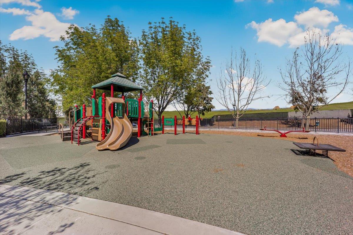 Detail Gallery Image 47 of 65 For 218 William Manly St #2,  San Jose,  CA 95136 - 3 Beds | 2 Baths