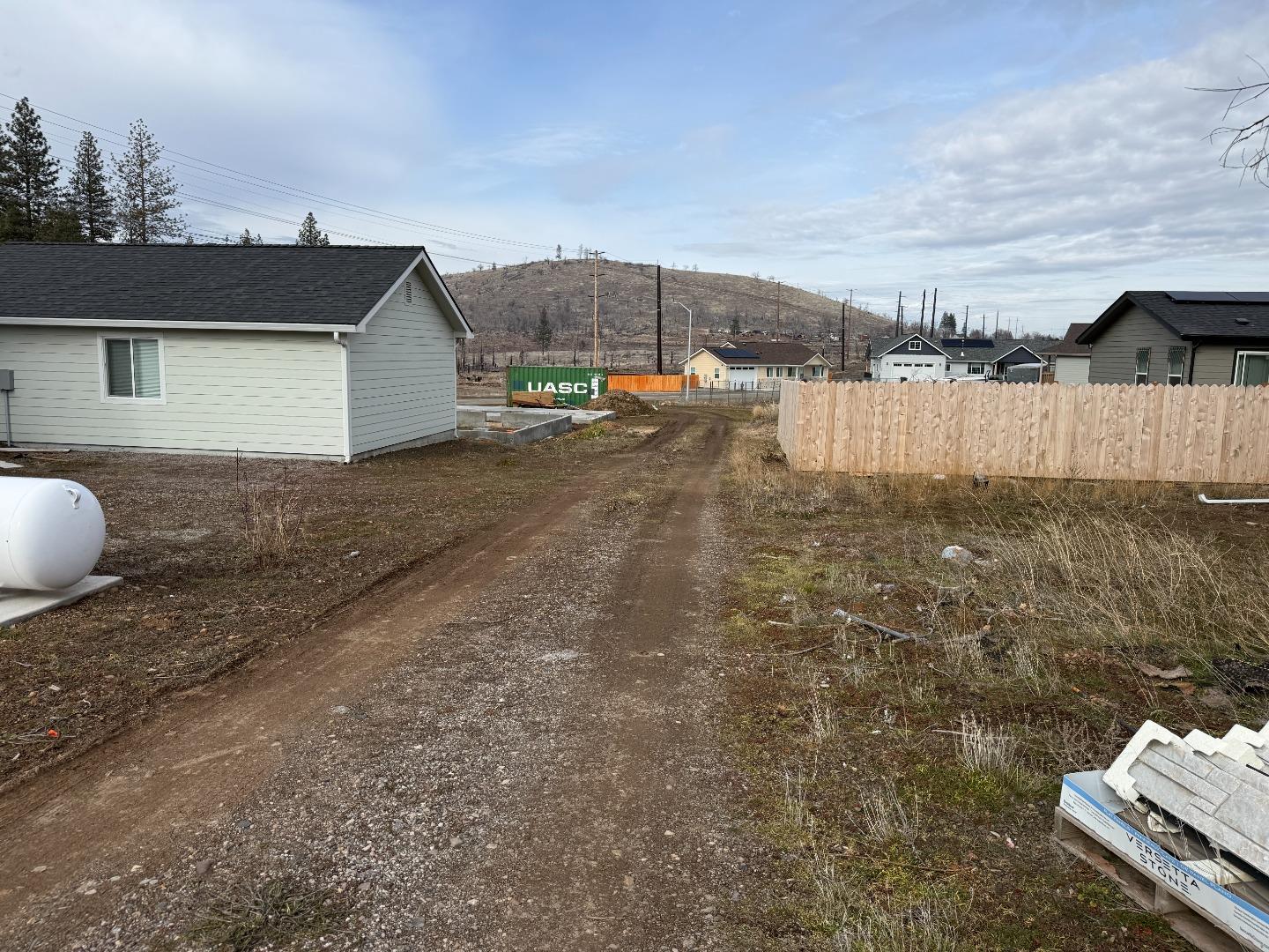 Detail Gallery Image 3 of 38 For 1523 Alameda Ave, Weed,  CA 96094 - 3 Beds | 2 Baths