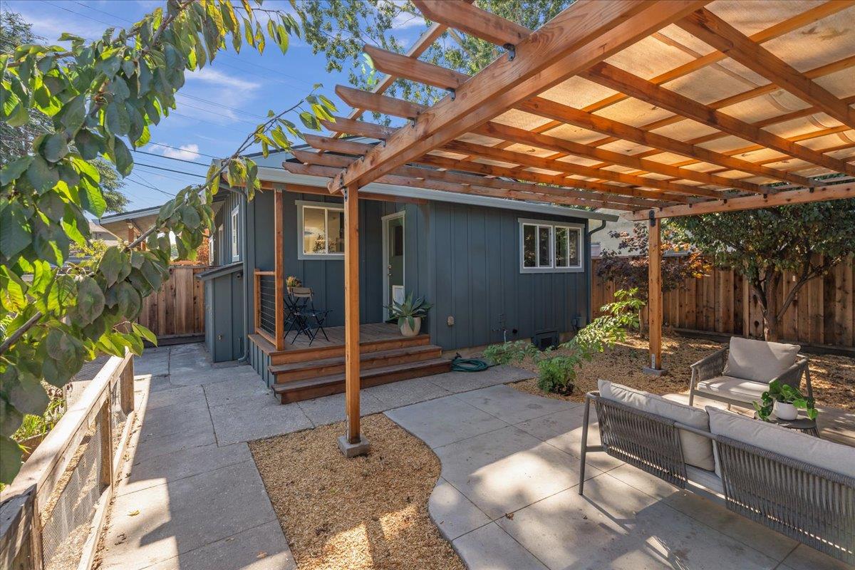 Detail Gallery Image 12 of 14 For 229 Coulson Ave, Santa Cruz,  CA 95060 - 2 Beds | 1 Baths