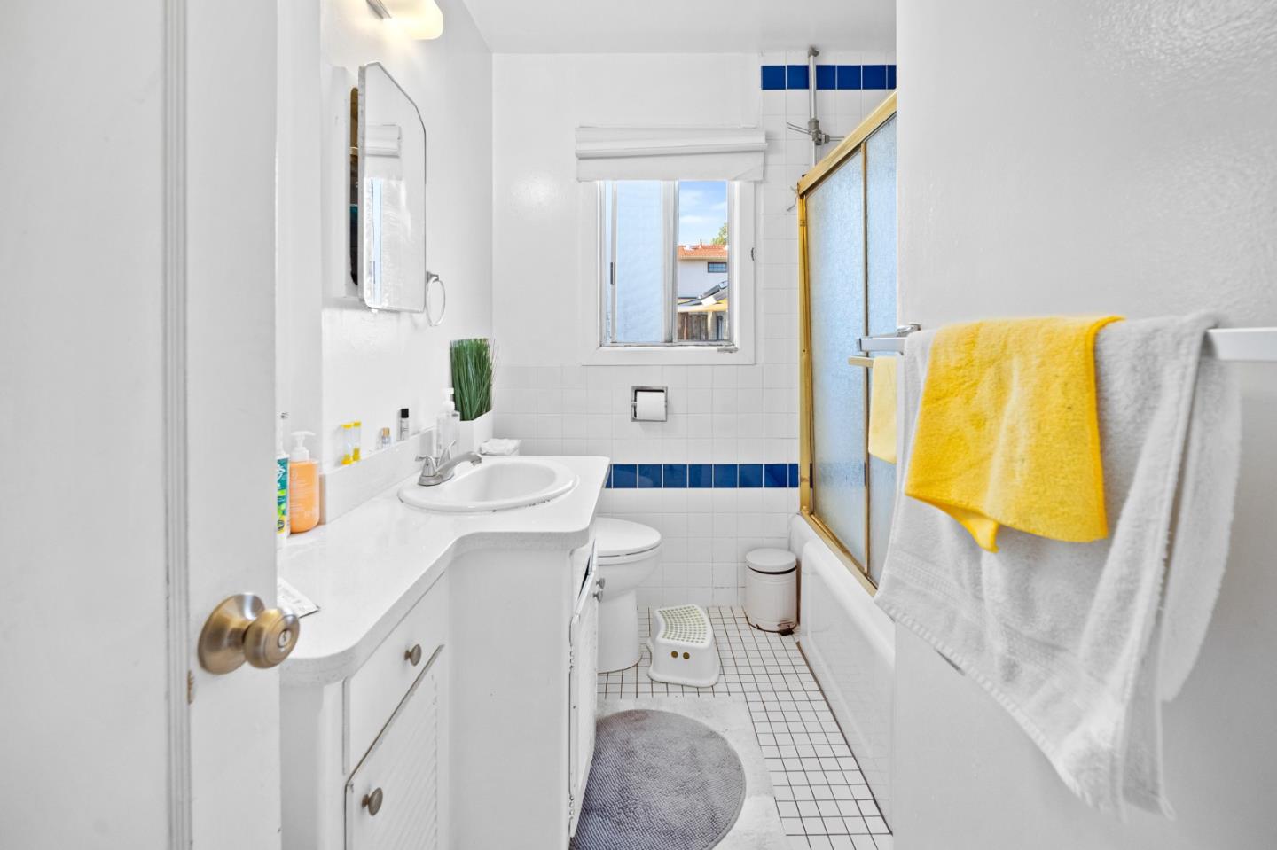 Detail Gallery Image 18 of 44 For 2066 Sterling Ave, Menlo Park,  CA 94025 - 3 Beds | 2 Baths