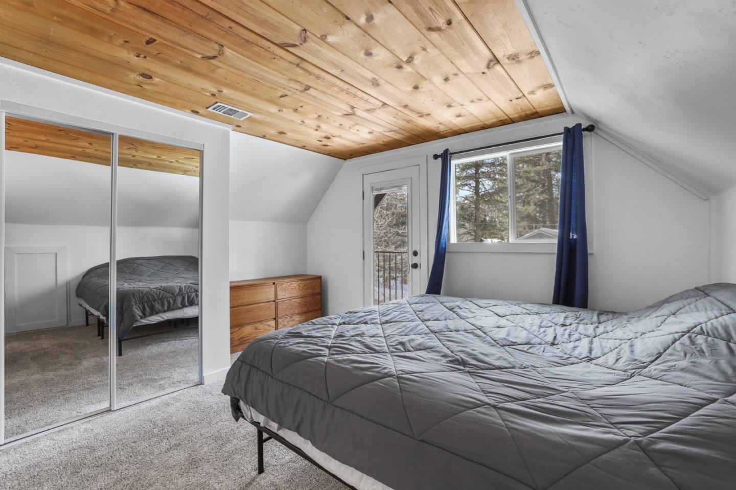 Detail Gallery Image 10 of 15 For 2161 Pinewood Dr, South Lake Tahoe,  CA 96150 - 3 Beds | 1 Baths