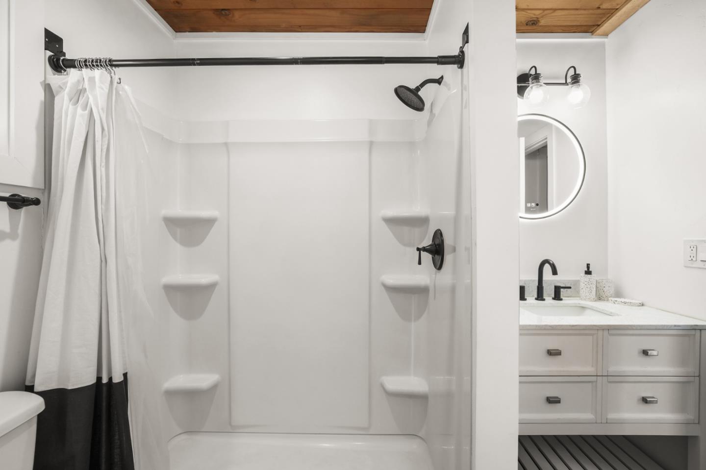 Detail Gallery Image 13 of 15 For 2161 Pinewood Dr, South Lake Tahoe,  CA 96150 - 3 Beds | 1 Baths